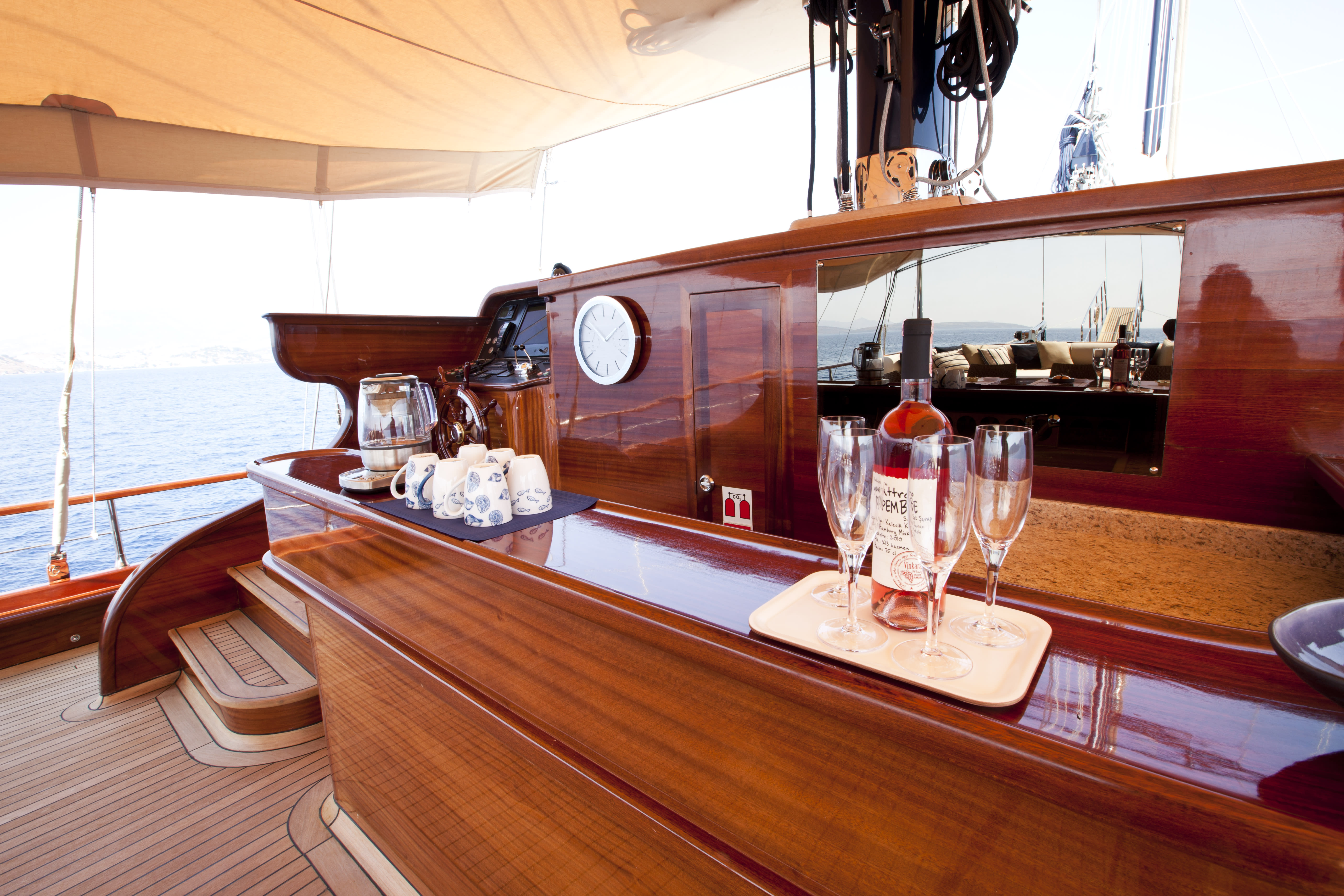38m sailing yacht Gora - bar